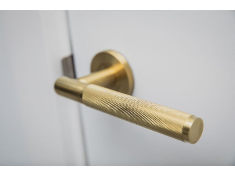 Mizzana Knurled Lever On Rose - Satin Brass | Todd Doors